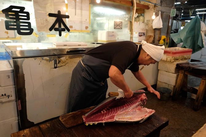Last orders as Tokyo’s world-famous Tsukiji seafood market relocates