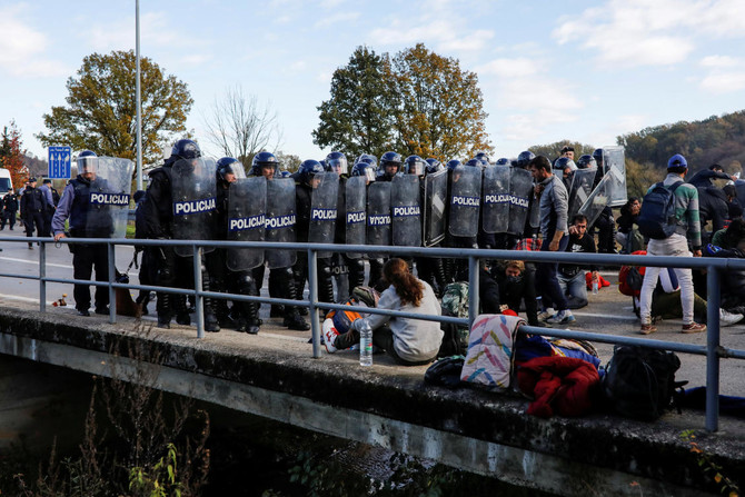 Migrants clash with police at Bosnian-Croatian border