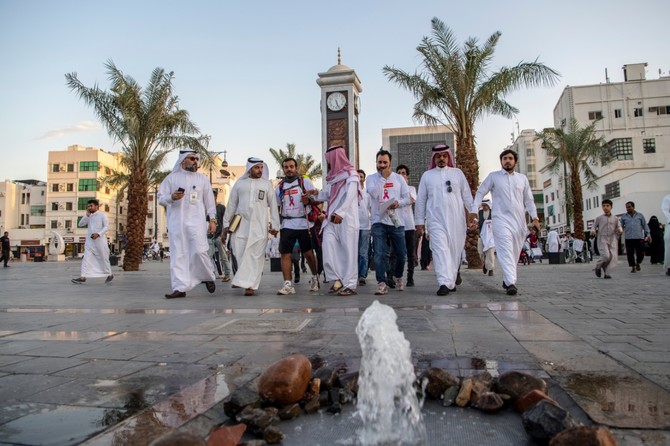 Saudi Traveler completes 12-day trek to Al-Madinah for Breast Cancer Awareness