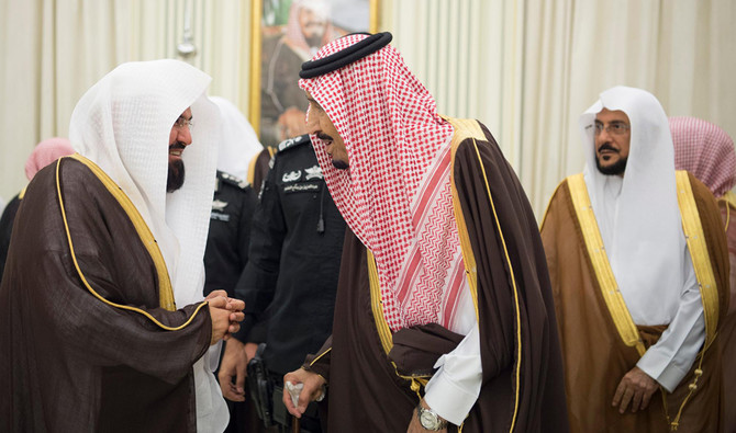 King Salman receives religious leaders in Riyadh