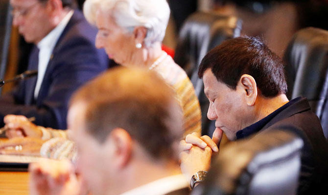 After ‘nap-gate’, Duterte skips APEC summit dinner