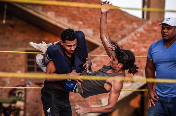 Egyptian enthusiasts get American wrestling off the ground