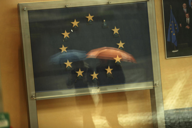 EU members united behind draft Brexit deal