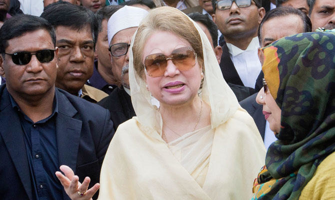 Bangladesh gov’t: Opposition leader Zia can’t contest polls