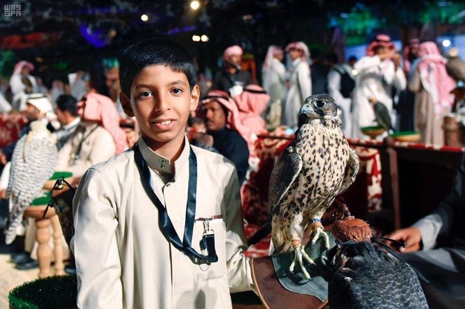 Young Saudi falconer woos visitors at Riyadh exhibition