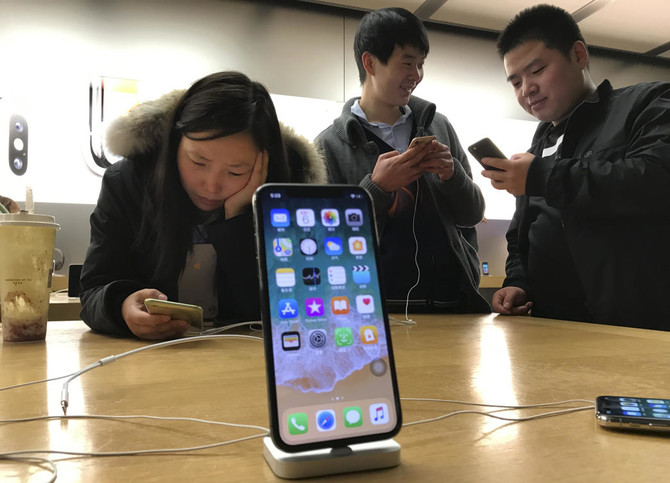 Apple phones still sold in China despite ban