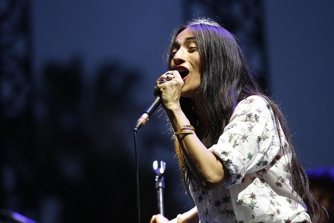 Blues artist Hindi Zahra pays tribute to her homeland | Arab News