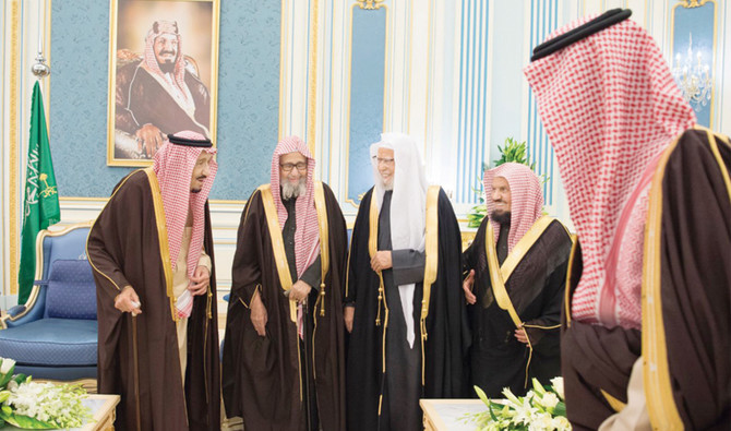 King Salman receives dignitaries in Riyadh