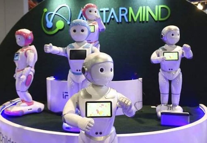 Robots walk, talk, brew beer and take over CES tech show