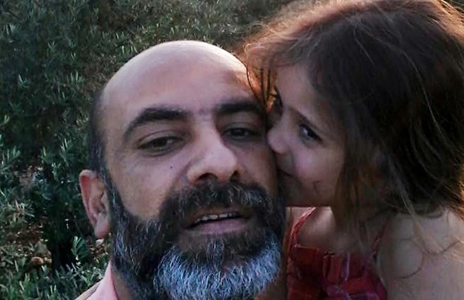 Lebanese father who set himself on fire over unpaid school fees dies
