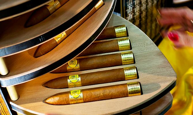 Cuban cigars hit record sales thanks to increasing Chinese demand