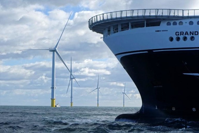 UK targets surge in offshore wind power