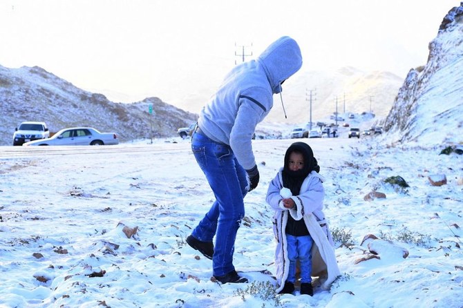 Spring snowfall in Saudi Arabia delights residents