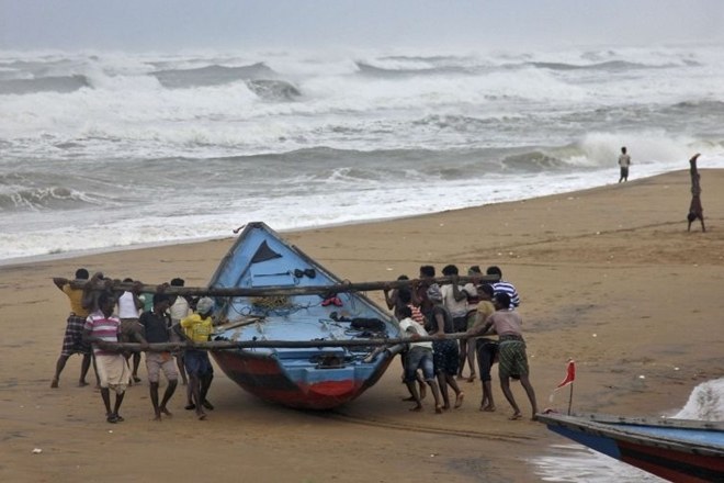 Pakistan releases first batch of 360 Indian fishermen