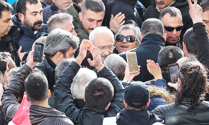 Turkey’s opposition leader attacked at soldier’s funeral