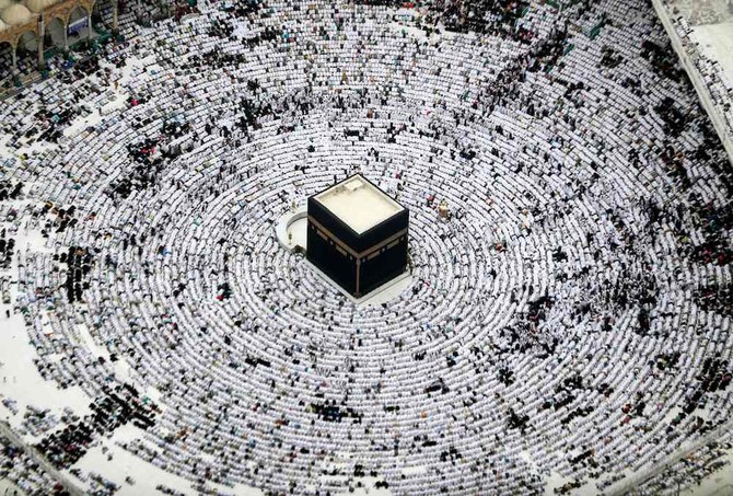 Muslims gather at Grand Mosque in Makkah for 27th night of Ramadan