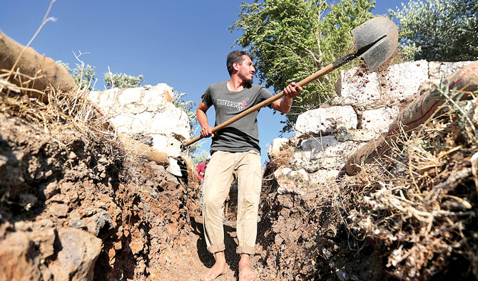 Syrians dig, cook, fill sandbags in war with Bashar Assad