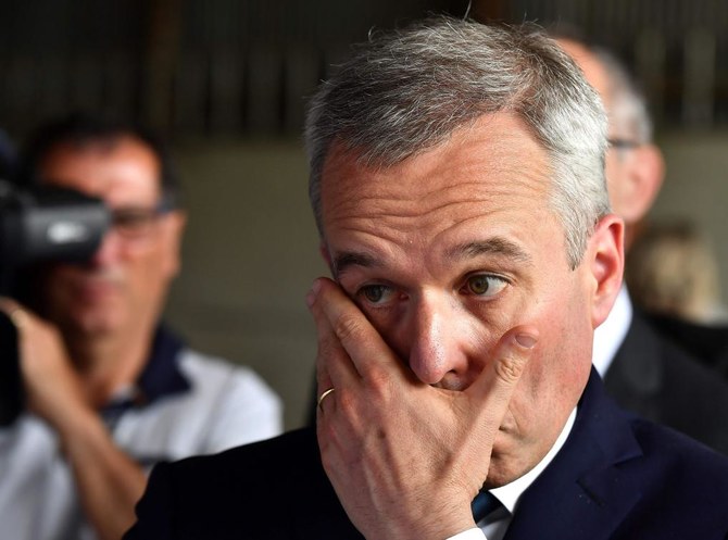 French minister resigns in luxury dinners scandal