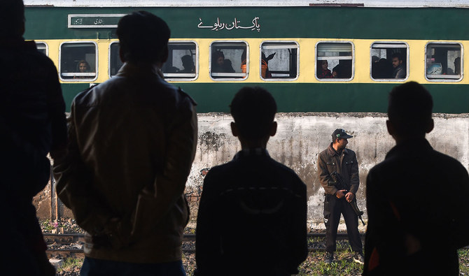 Pakistan suspends key railway with India