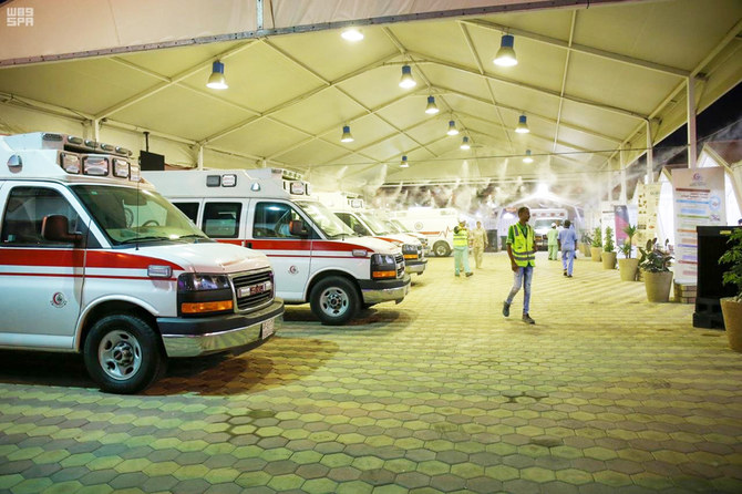 Medical volunteers help Hajj pilgrims beat the heat