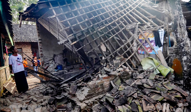 Fake news sparks panic among Indonesia quake victims