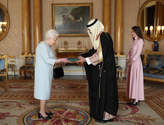 Saudi ambassador to UK presents credentials to Queen Elizabeth II