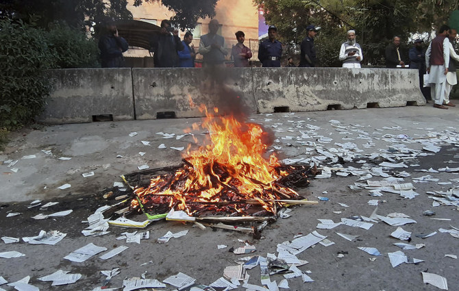 Demonstrators besiege Pakistan newspaper second time in a week