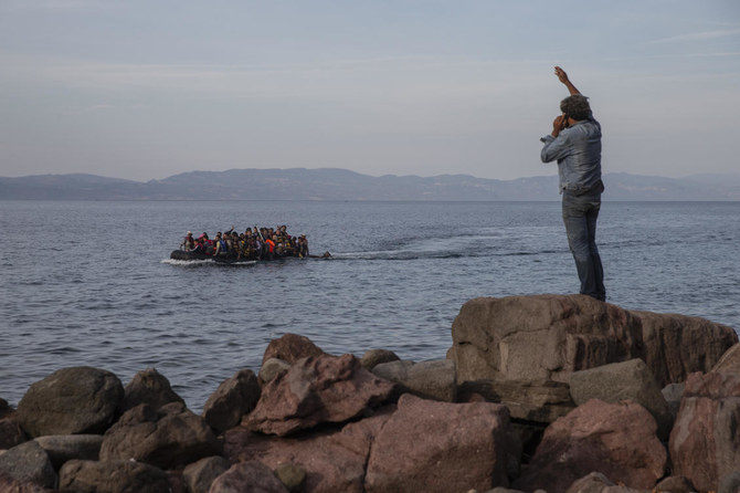 Greece plans floating border barrier to stop migrants