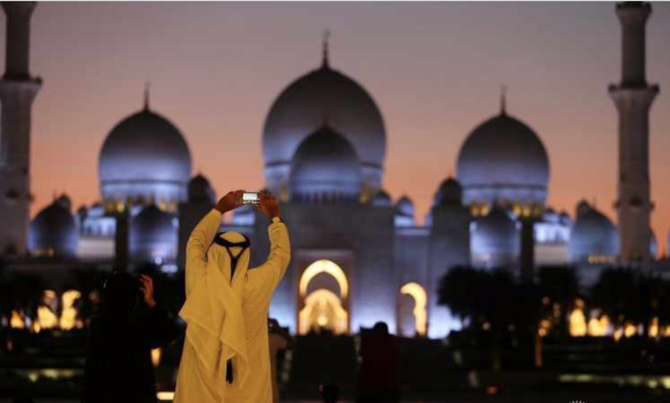 UAE suspends prayer in all places of worship for four weeks