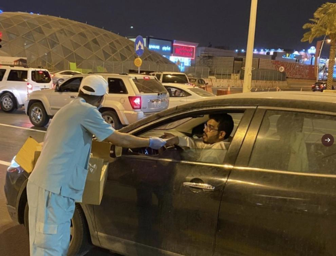 Riyadh Municipality hands out free sanitizers to help fight coronavirus ...