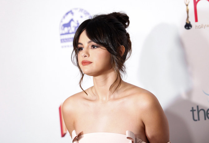 Selena Gomez cleans up with the #SafeHands challenge 