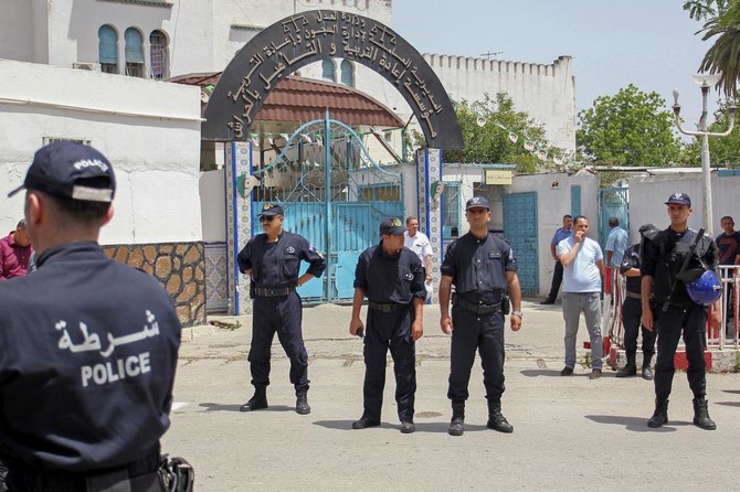 Algeria mobilizes prisoners to make coronavirus protection gear