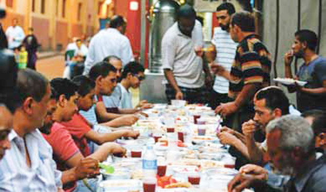 Muslims and Christians share Ramadan spirit in Cairo 