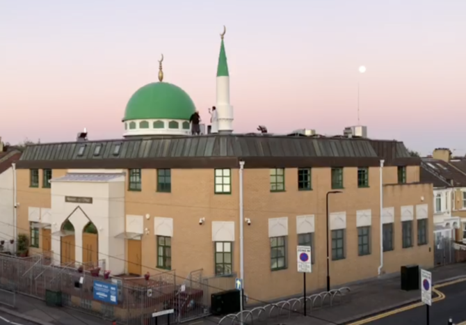 London mosques broadcast adhan publicly for Ramadan during coronavirus lockdown