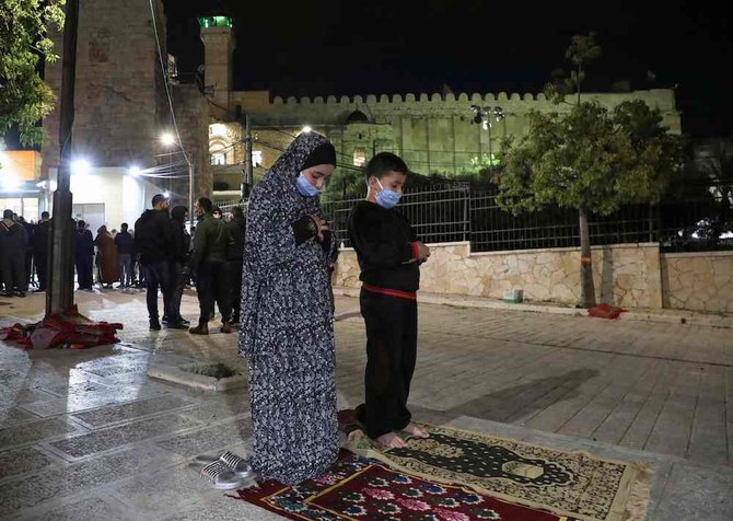 Israeli soldiers silence call to prayer at historic Hebron mosque