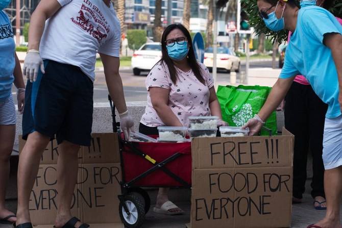 Unemployed Filipina feeds other jobless migrants in Dubai