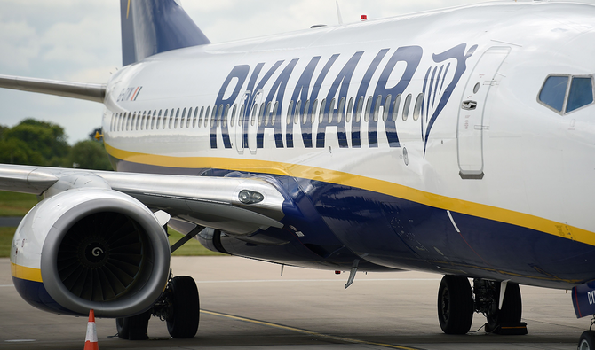 Ryanair bypasses union, threatens base closures in Irish pilot talks