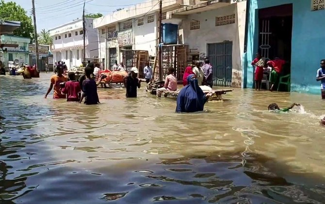 Severe flooding displaces more than 100,000 people in Somalia