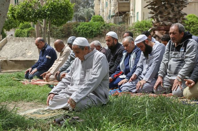 Egypt to soon allow worshipers at Friday prayers