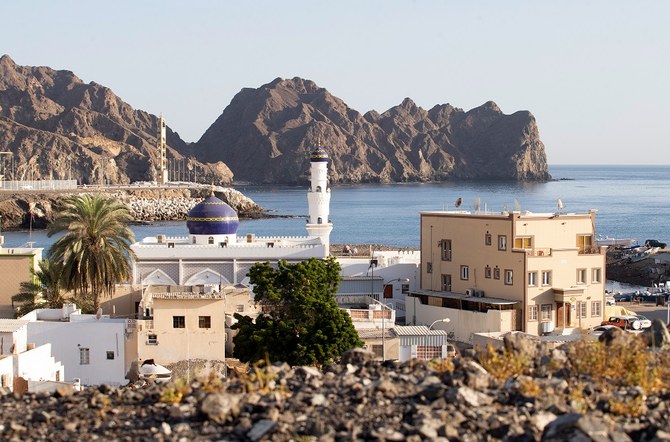Oman to reduce fees of expat work permits, allows employees to switch jobs