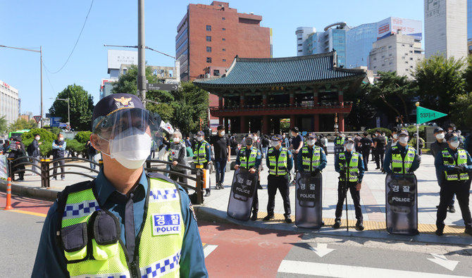 South Korean police set up ‘bus walls’ to block anti-government rallies on national holiday 