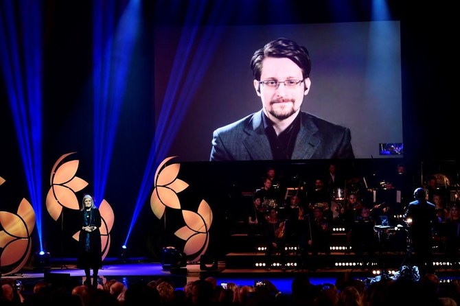 US whistleblower Edward Snowden to seek Russian citizenship