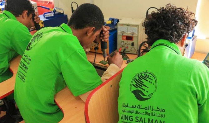 Saudi project empowers 500 orphans in Yemen