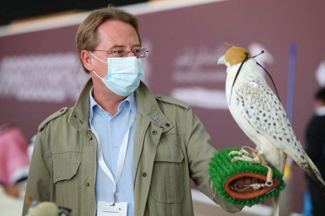 French ambassador visits Saudi falconry festival