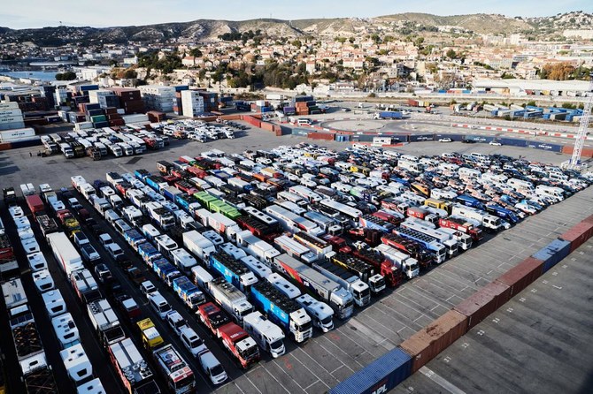 Almost 680 cars, trucks, motorbikes and quad bikes — along with eight helicopters and 15 containers of support equipment — left the French port for a three-week voyage to Jeddah. (Supplied/SAMF)