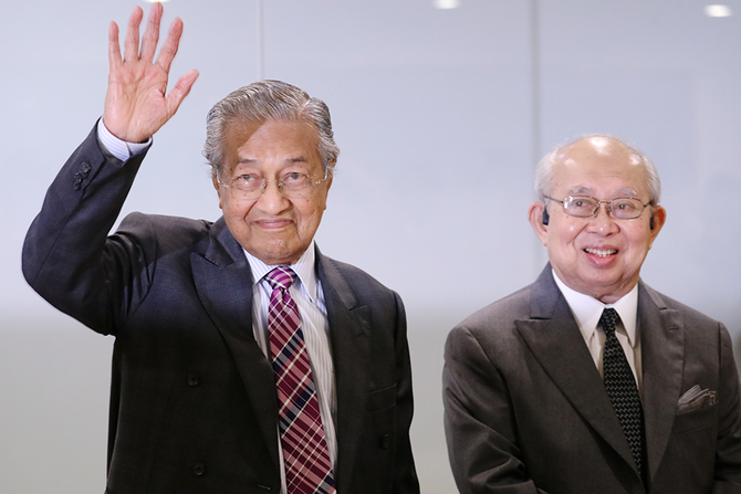 Malaysia PM holds on to power with budget win
