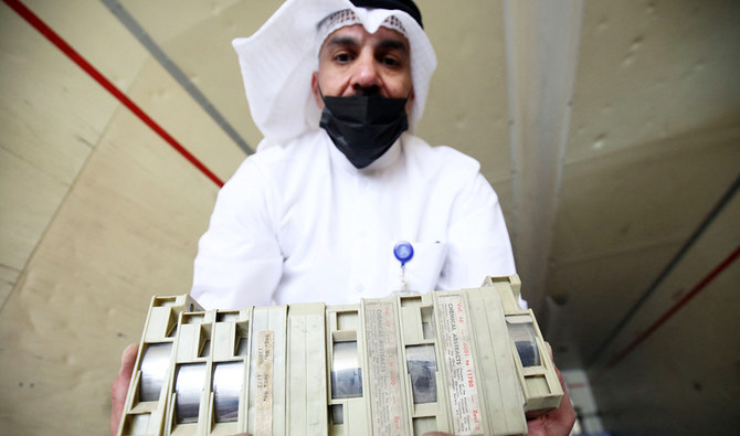 Kuwait receives tons of national archives from Iraq