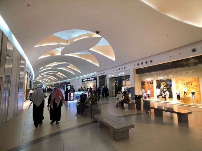  Only Saudis can work in malls as local hiring drive accelerates