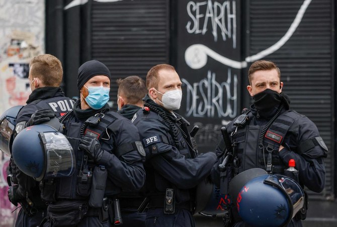 Over 50 police injured, 250 detained in Berlin May Day riots
