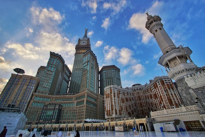 Saudis and expatriates used to spend the last 10 days of the holy month in Makkah for worship, but many of them put the habit on hold since the pandemic started. (Shutterstock)